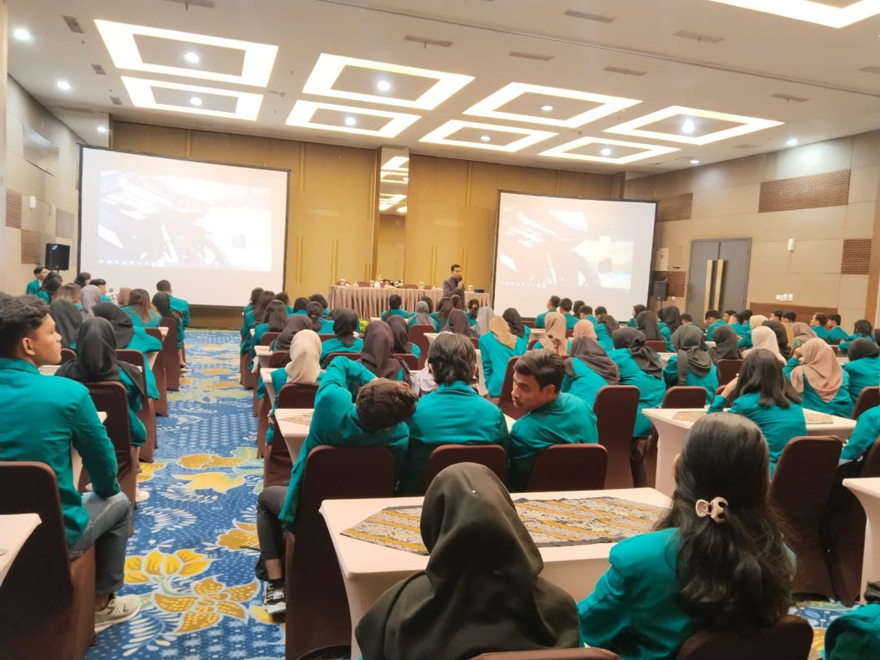 Bekali Skill Front Office, Mahasiswa STIEPAR API Yogyakarta Kuliah Lapangan di Hotel Jambuluwuk