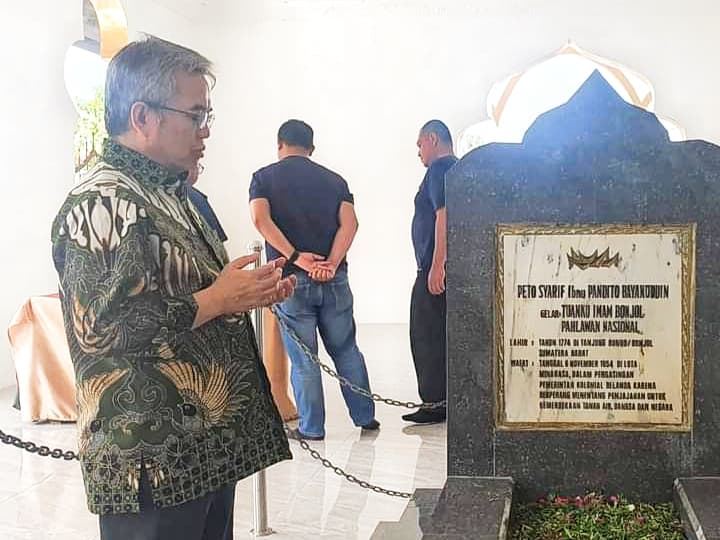 Mengingat Akar Sejarah