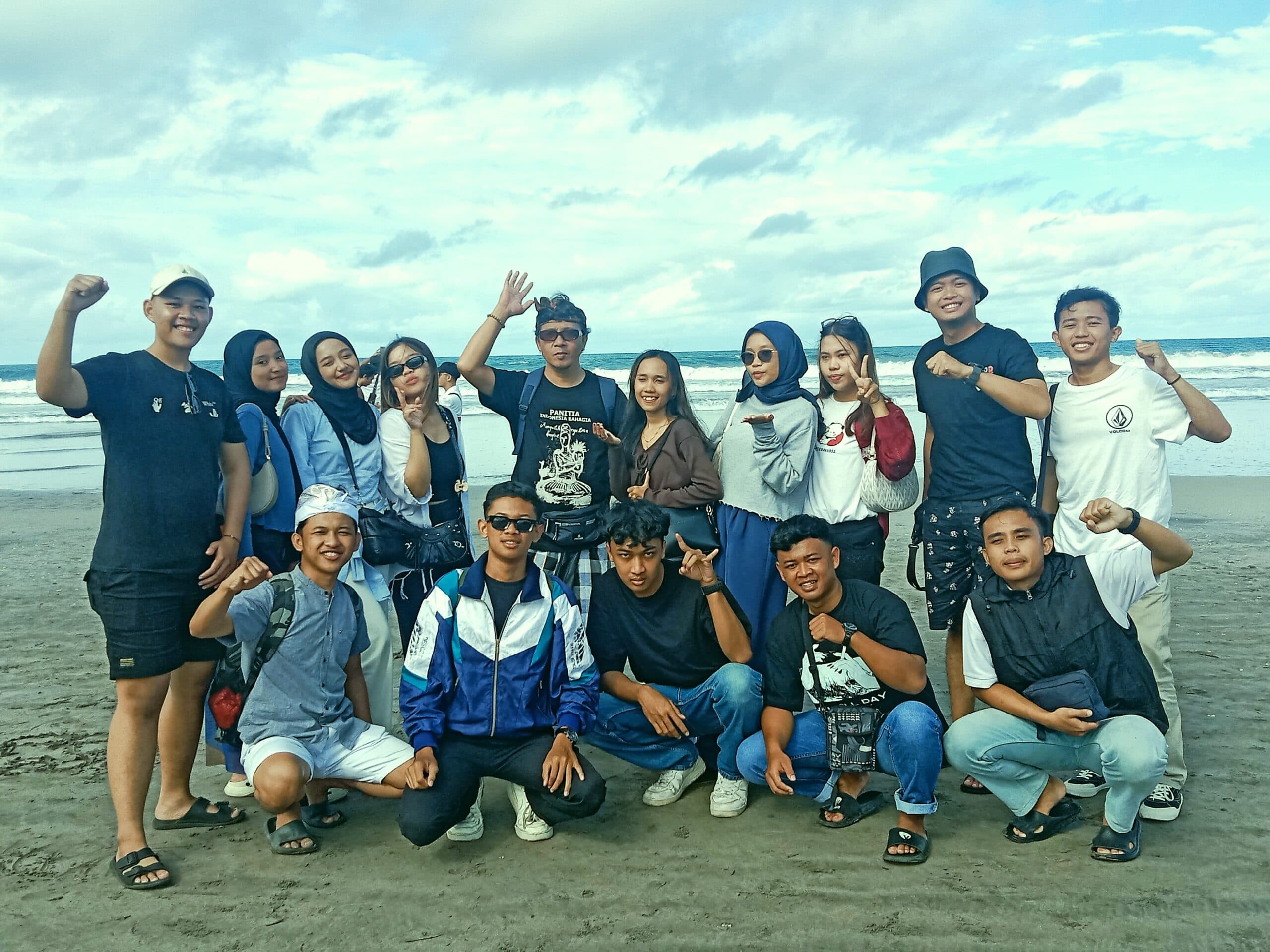 Nikmati Kuta Bali, Mahasiswa STIEPAR API Yogyakarta Pelajari Maskot Destinasi